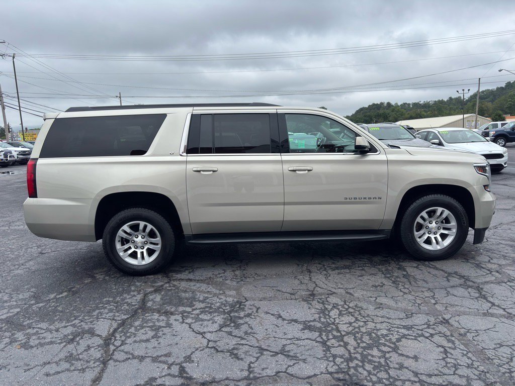 Used 2017 Chevrolet Suburban LT image 8