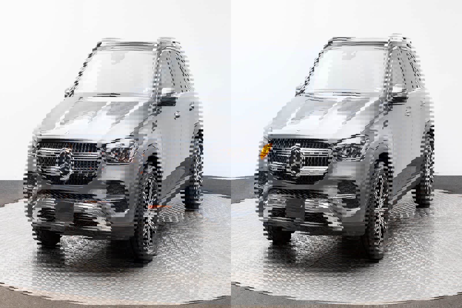 Used 2025 Mercedes-Benz GLE 450e 4MATIC w/ Driver Assistance Package image 1