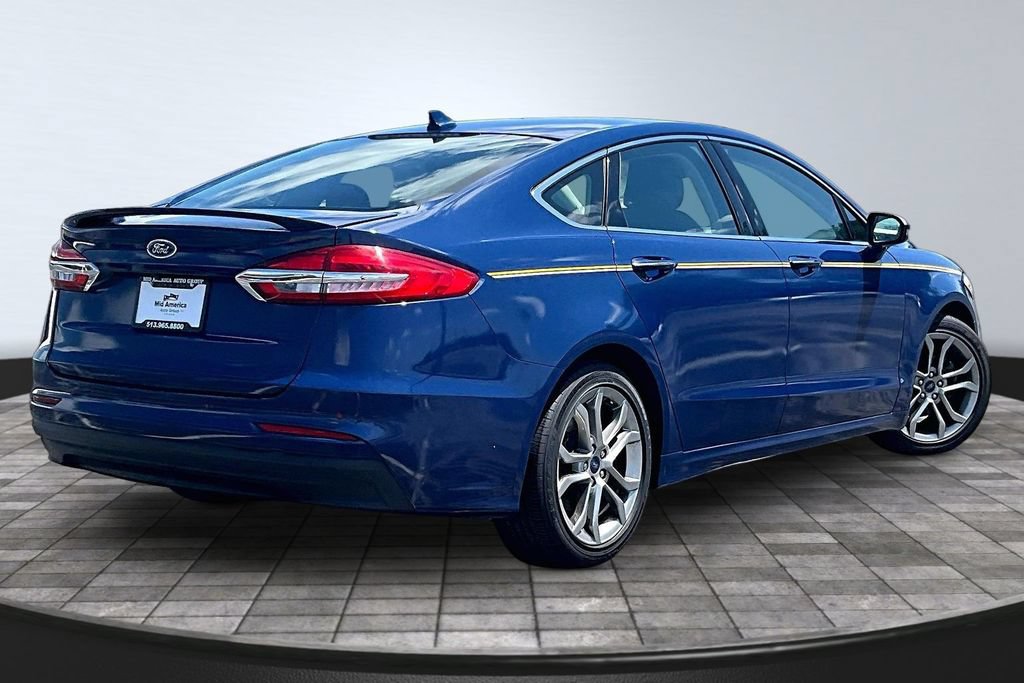 Used 2019 Ford Fusion Titanium FWD image 2