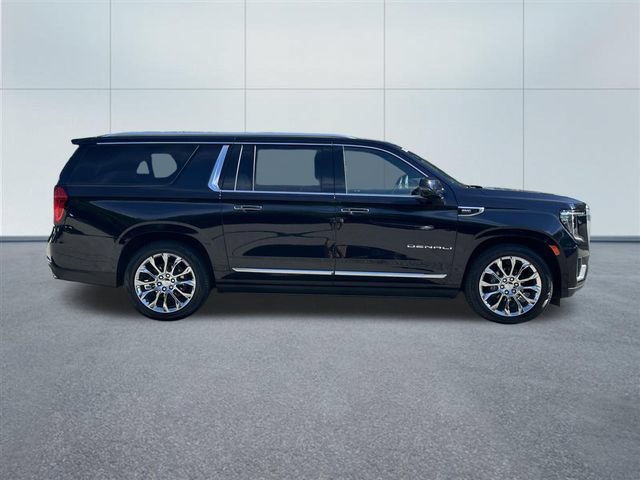 Used 2022 GMC Yukon XL Denali w/ Denali Premium Package AWD/4WD image 5