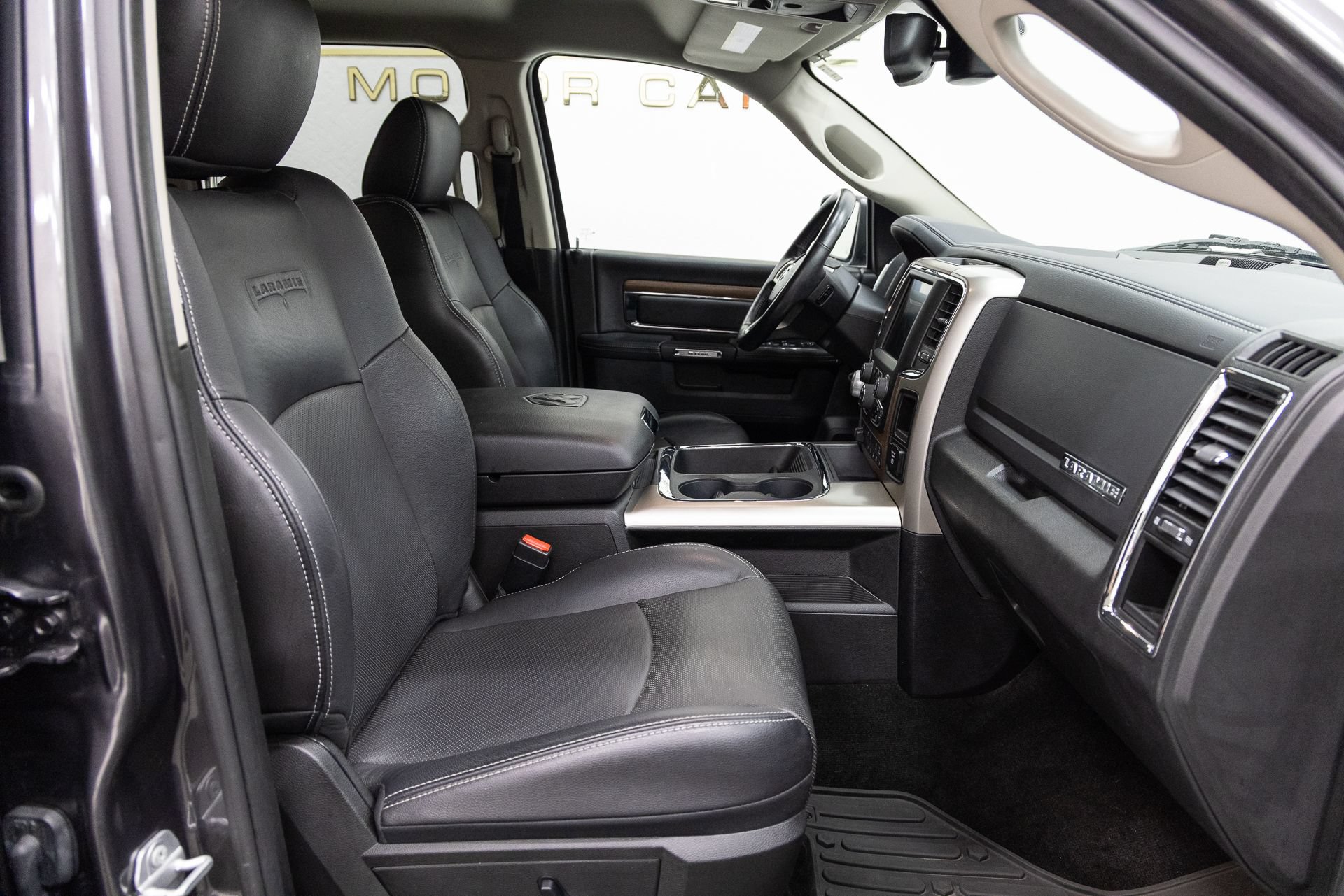 Used 2016 RAM 1500 Laramie w/ Convenience Group AWD/4WD image 14