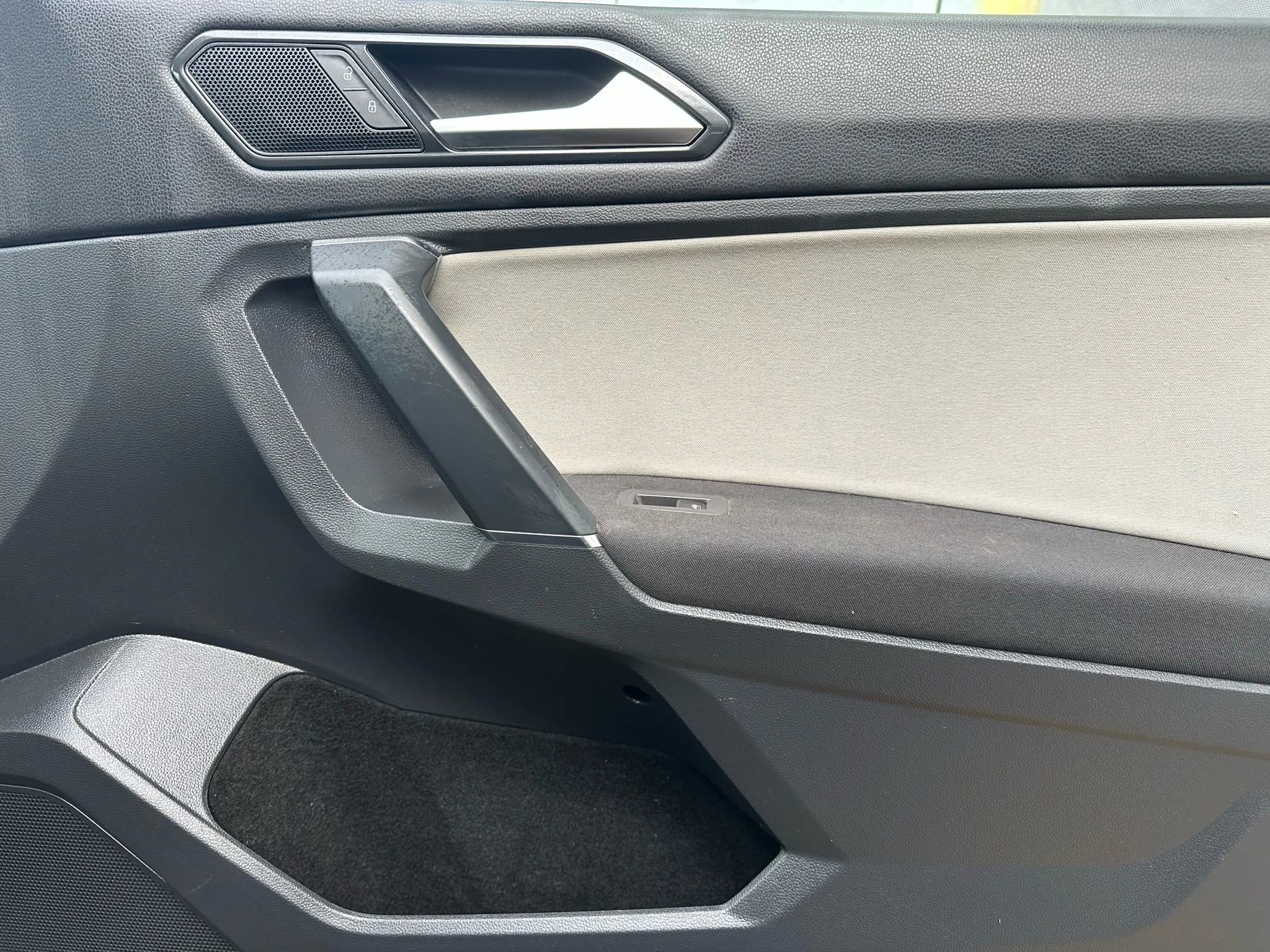 Used 2018 Volkswagen Tiguan S image 12