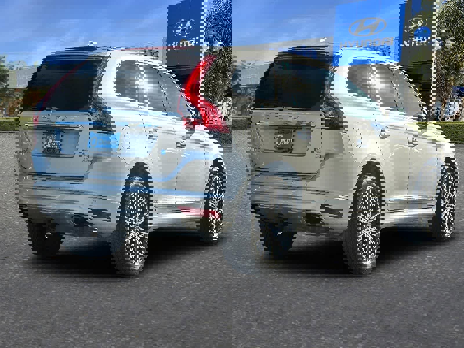 Used 2015 Volvo XC60 T6 Platinum image 3