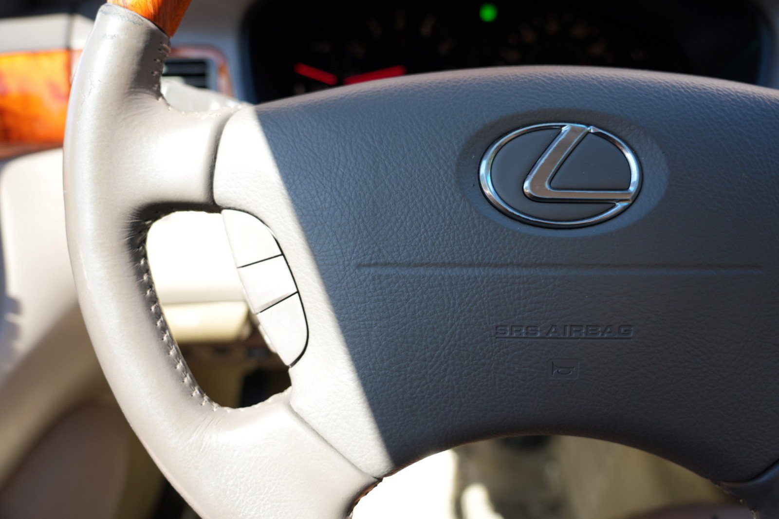 Used 2002 Lexus LS 430 w/ Navigation/Mark Levinson Pkg RWD image 21