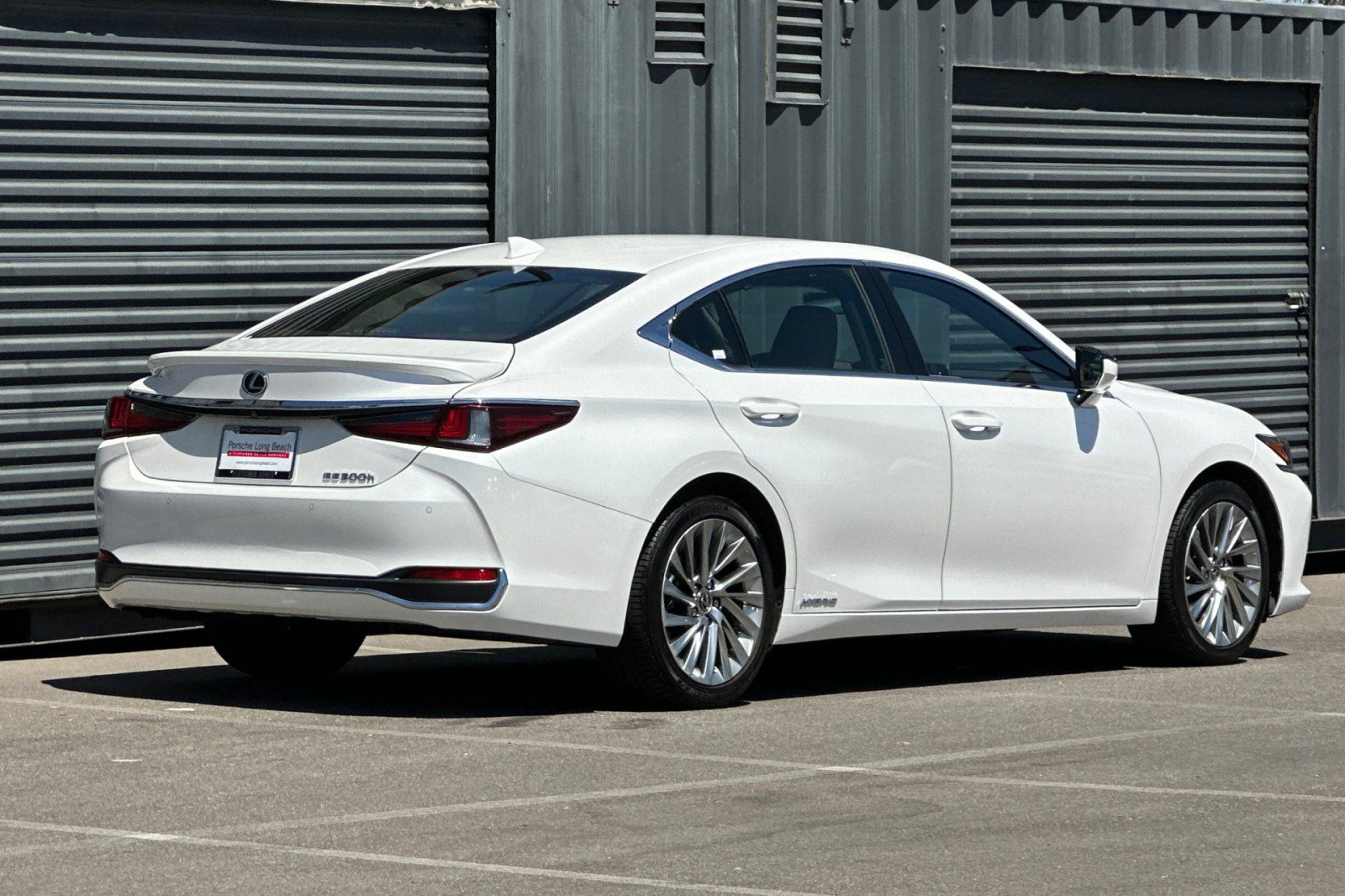 Used 2019 Lexus ES 300h Ultra Luxury w/ Accessory Package 2 FWD image 8