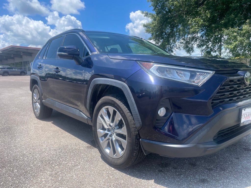 Used 2019 Toyota RAV4 XLE Premium FWD image 9