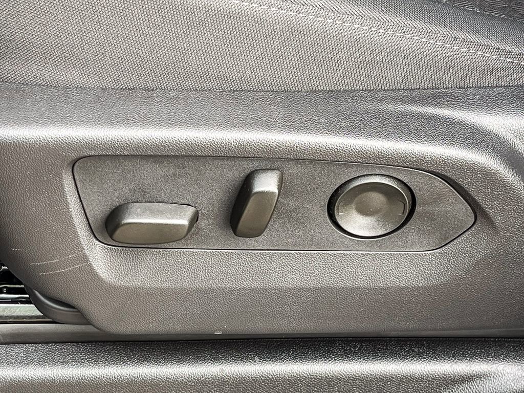 Used 2026 Chevrolet Suburban LS image 21