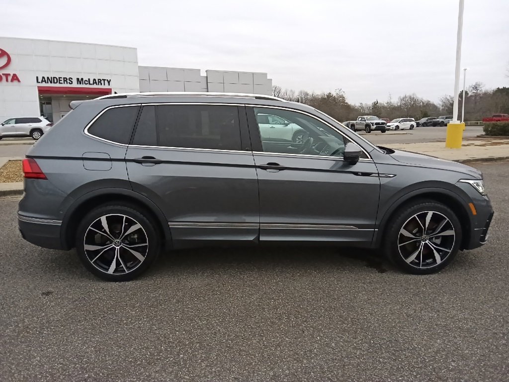 Used 2023 Volkswagen Tiguan SEL R-Line image 2