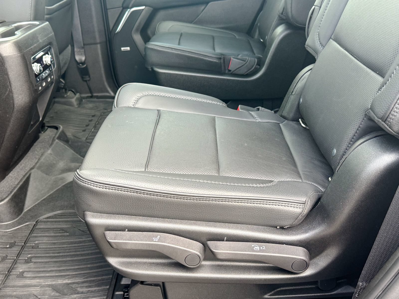 Certified 2021 GMC Yukon Denali w/ Denali Premium Package AWD/4WD image 24