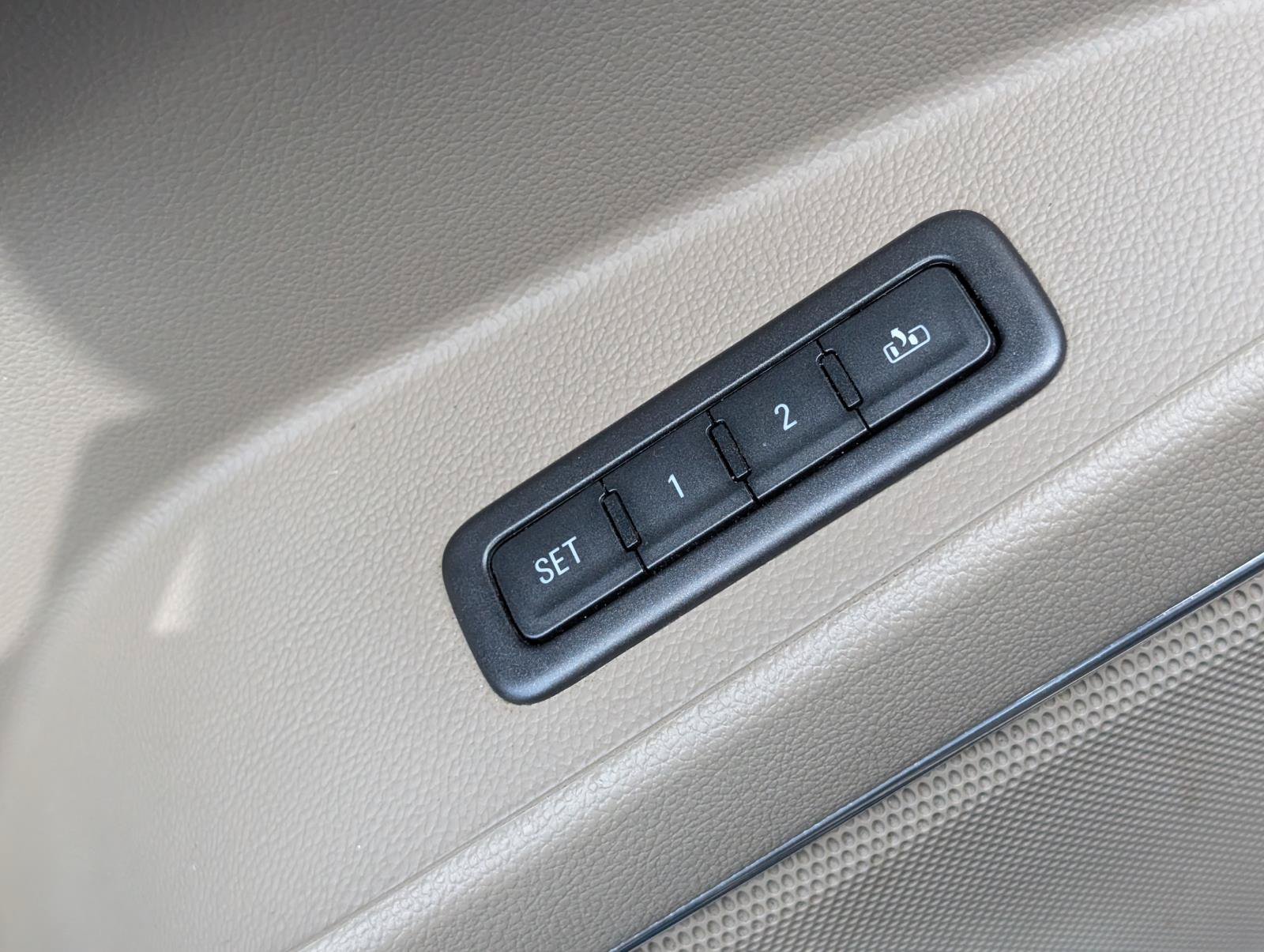 Used 2015 Chevrolet Suburban LTZ AWD/4WD image 16