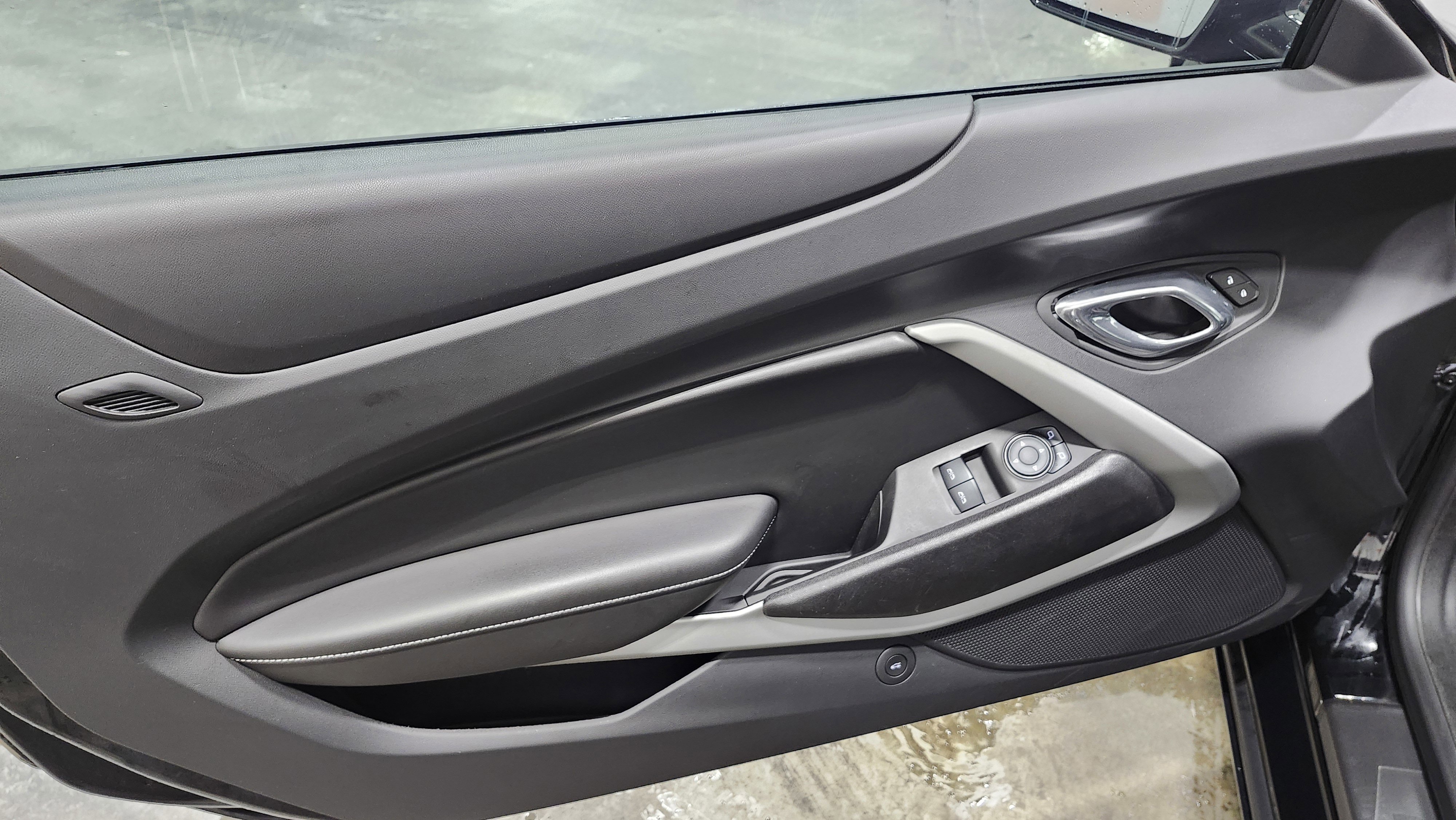 Used 2017 Chevrolet Camaro LT image 23