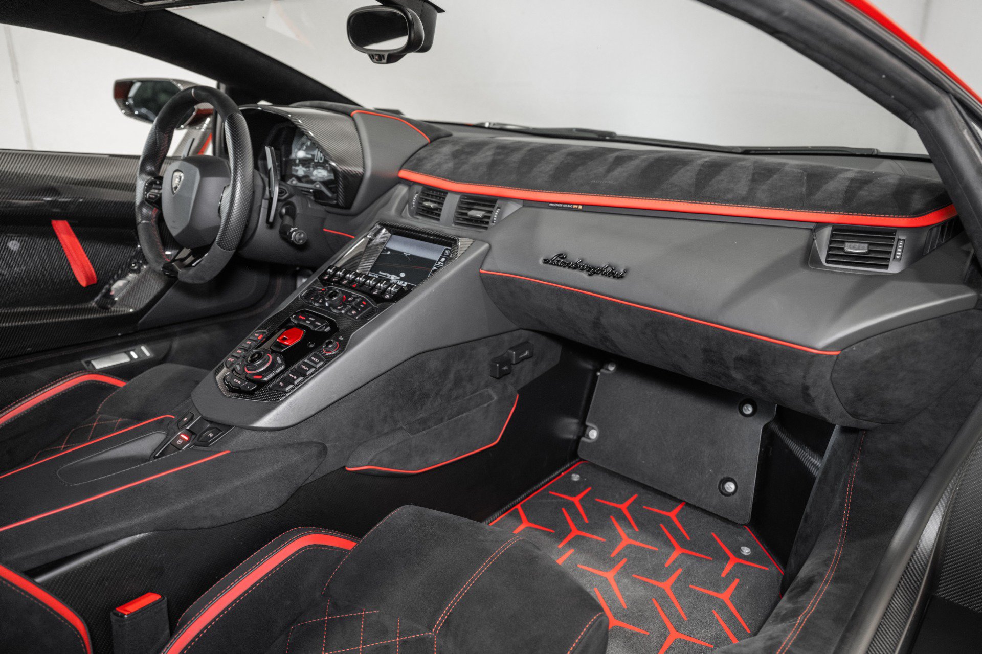 Used 2021 Lamborghini Aventador SVJ AWD/4WD image 28