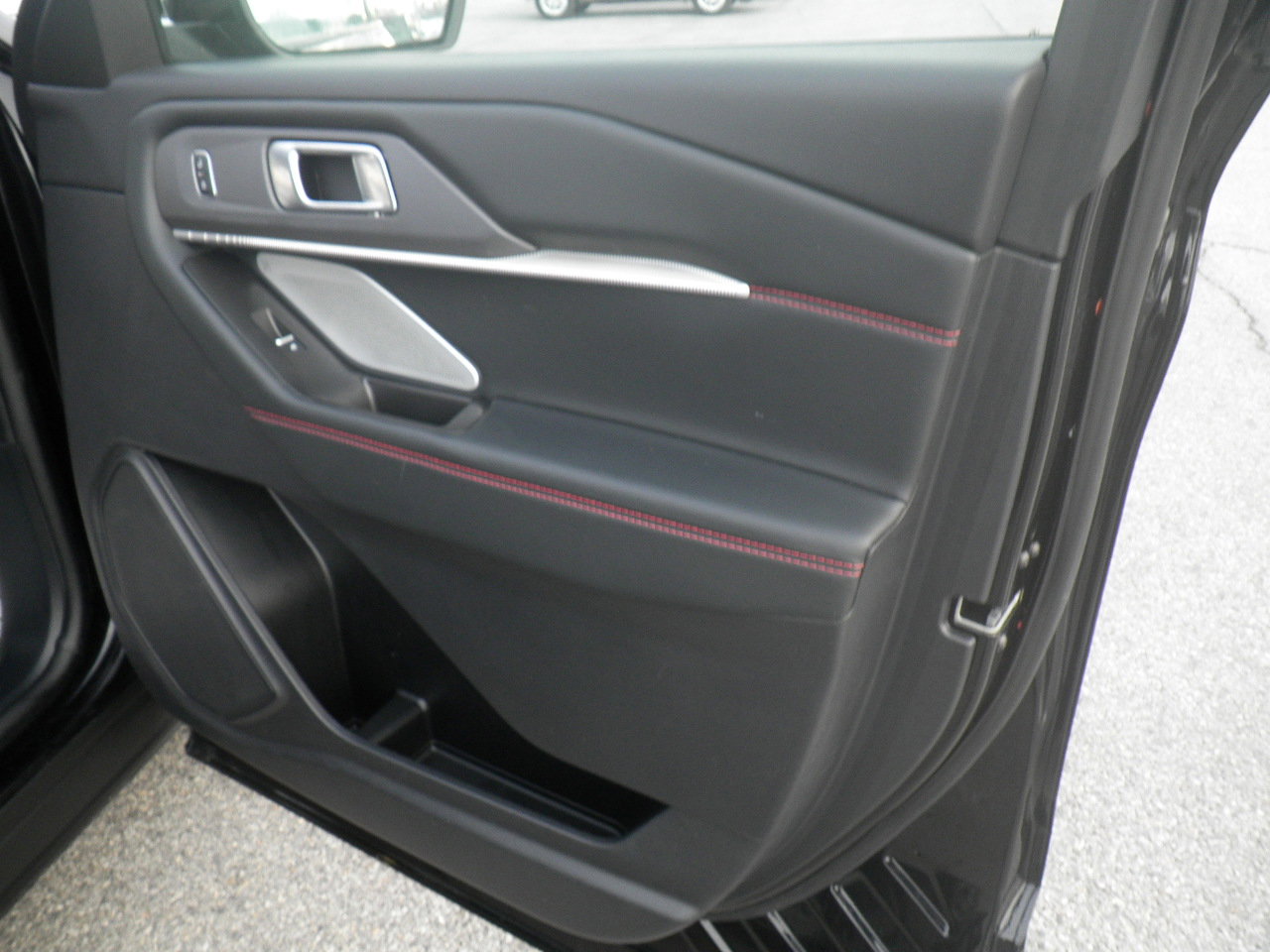 Certified 2025 Ford Explorer ST image 26