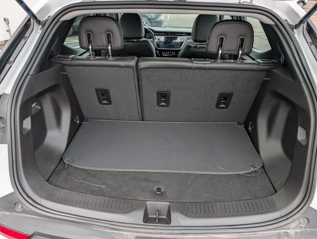 Used 2023 Chevrolet Bolt EUV Premier w/ Redline Edition FWD image 9
