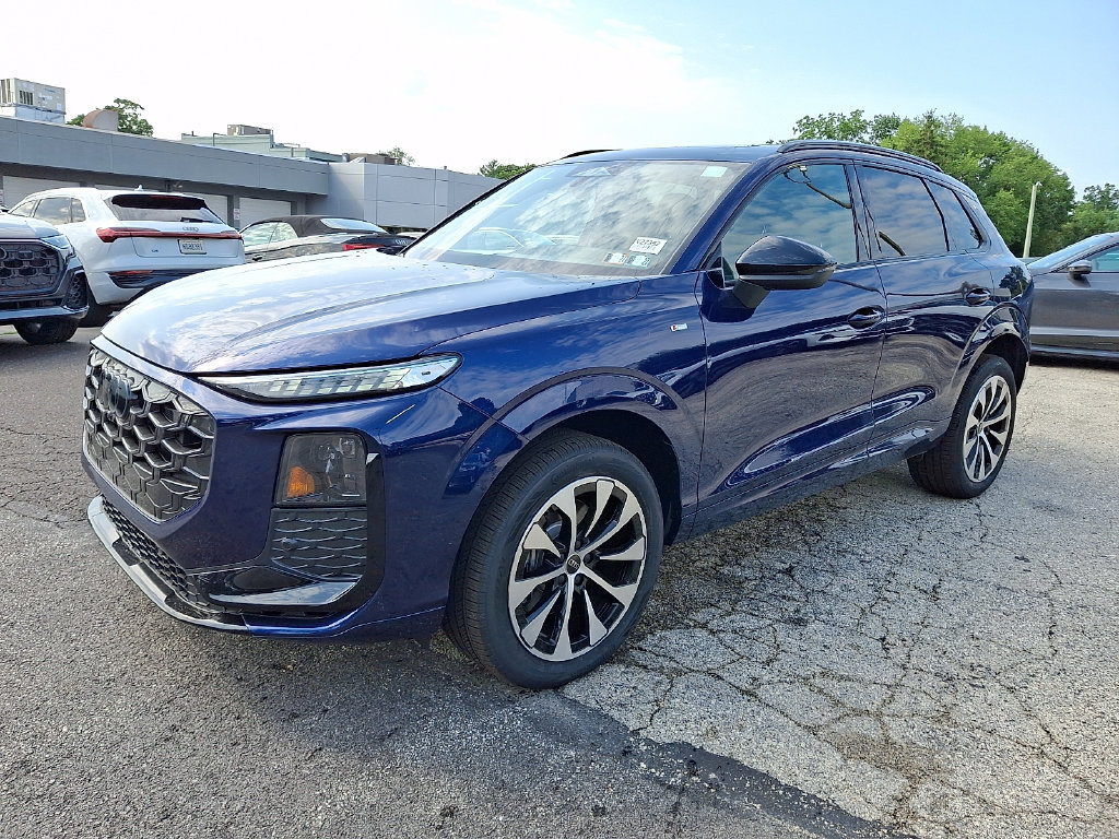 New 2026 Audi Q3 quattro 2.0T AWD/4WD image 2