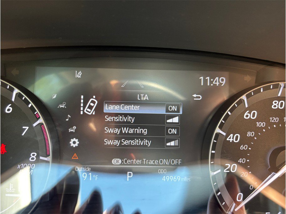 Used 2021 Toyota Highlander XLE AWD/4WD image 32