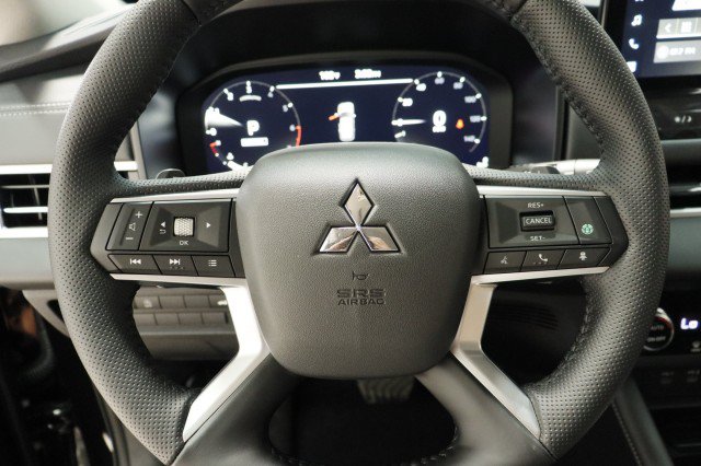 New 2026 Mitsubishi Outlander SE FWD image 8