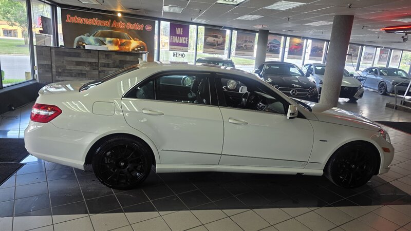 Used 2012 Mercedes-Benz E 350 4MATIC Sedan image 5