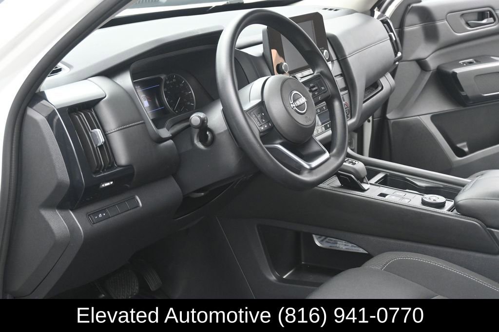 Used 2024 Nissan Pathfinder S AWD/4WD image 7