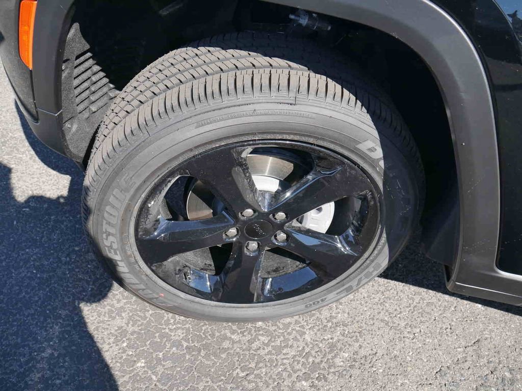 New 2025 Jeep Grand Cherokee Altitude image 9