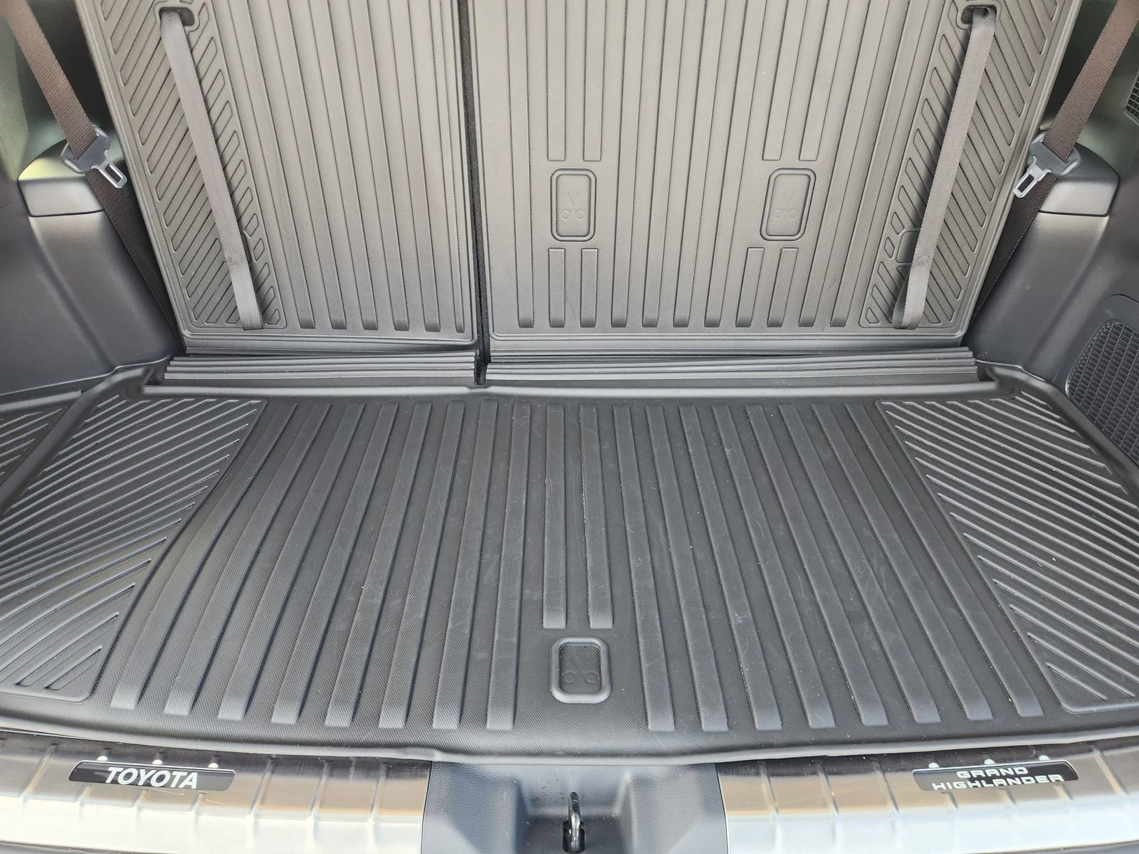 Used 2025 Toyota Grand Highlander AWD image 37