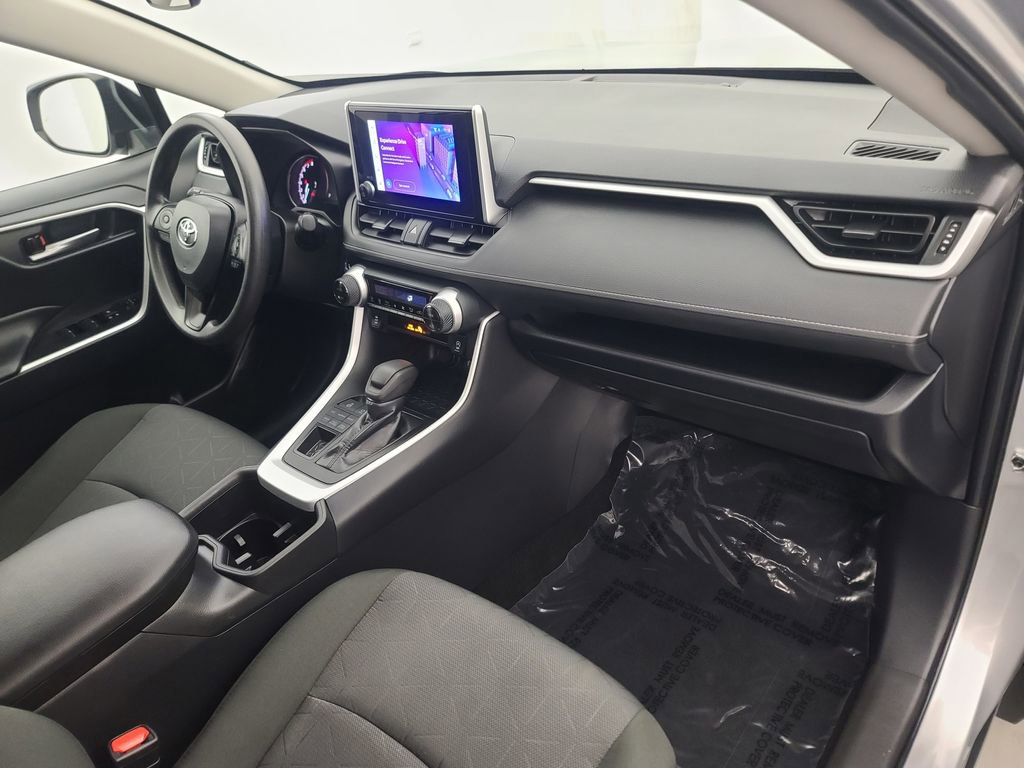 Used 2025 Toyota RAV4 XLE AWD/4WD image 15