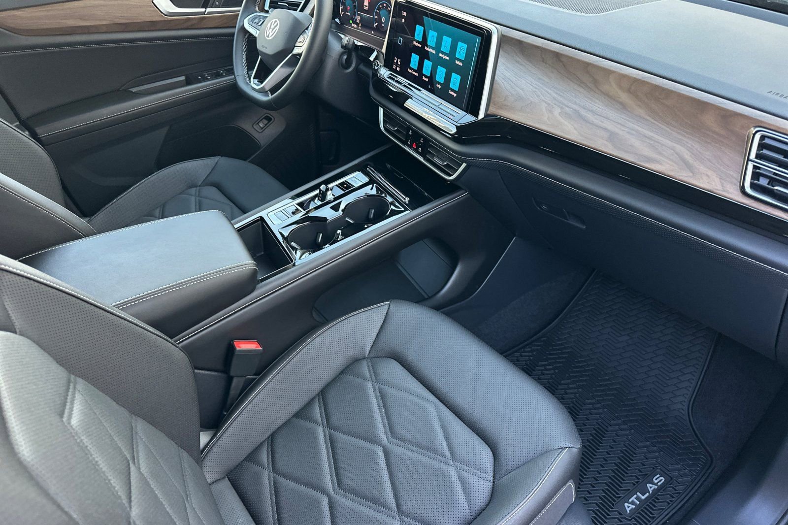 New 2026 Volkswagen Atlas SE image 15