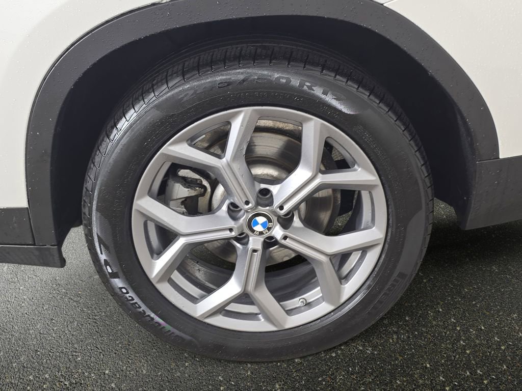 Certified 2025 BMW X4 xDrive30i w/ Premium Package image 38