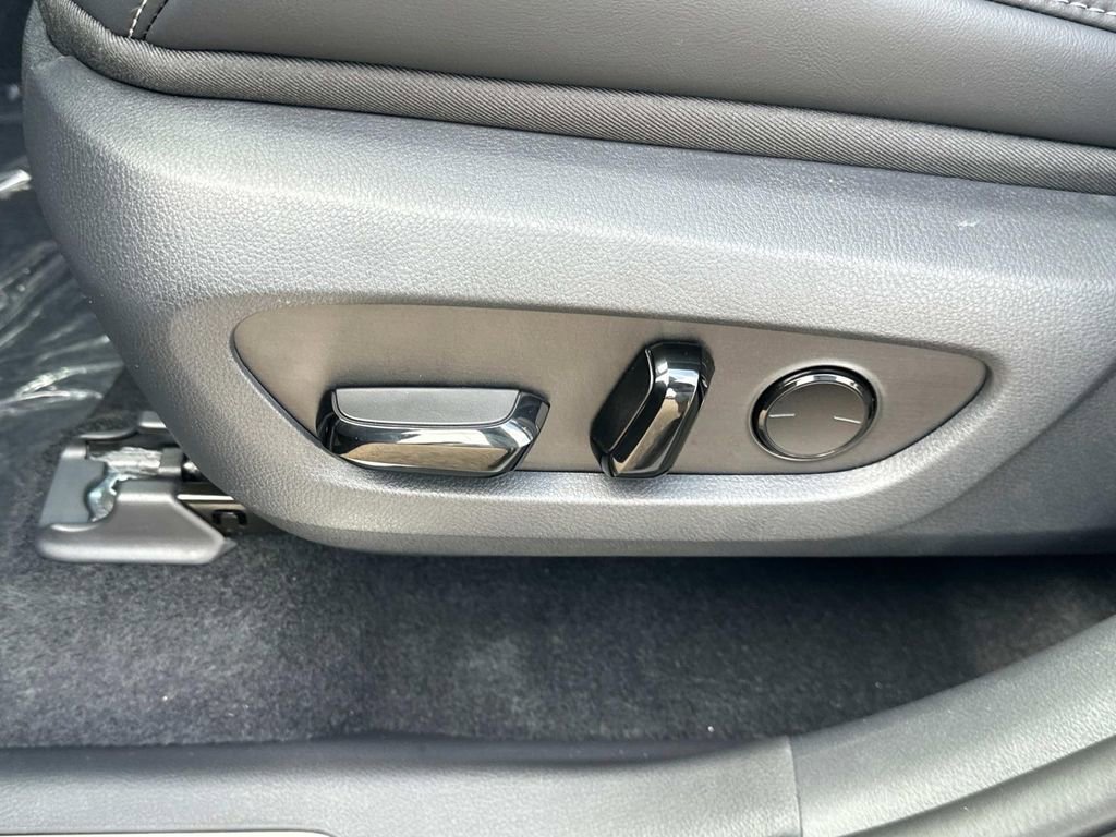 New 2025 Lexus TX 500h AWD image 17