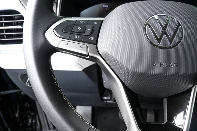 New 2026 Volkswagen Taos SE image 9