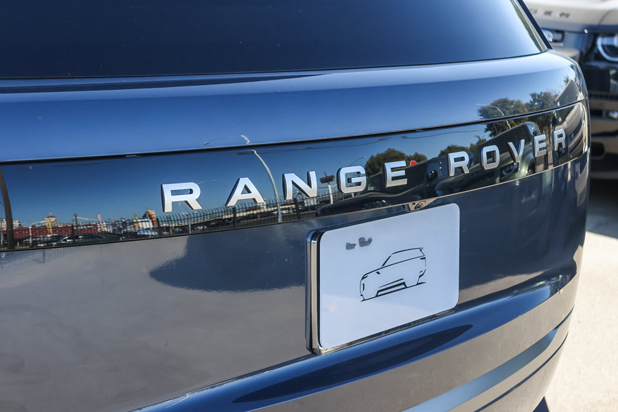New 2026 Land Rover Range Rover Long Wheelbase SE AWD/4WD image 11