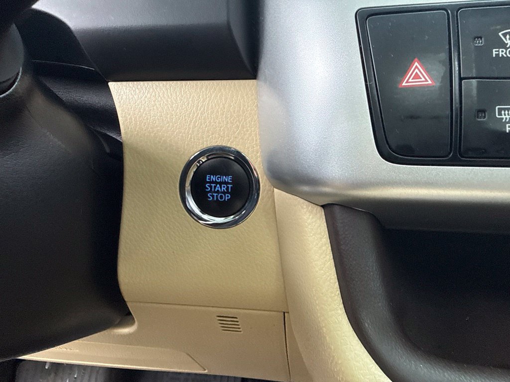 Used 2019 Toyota Highlander XLE AWD/4WD image 35