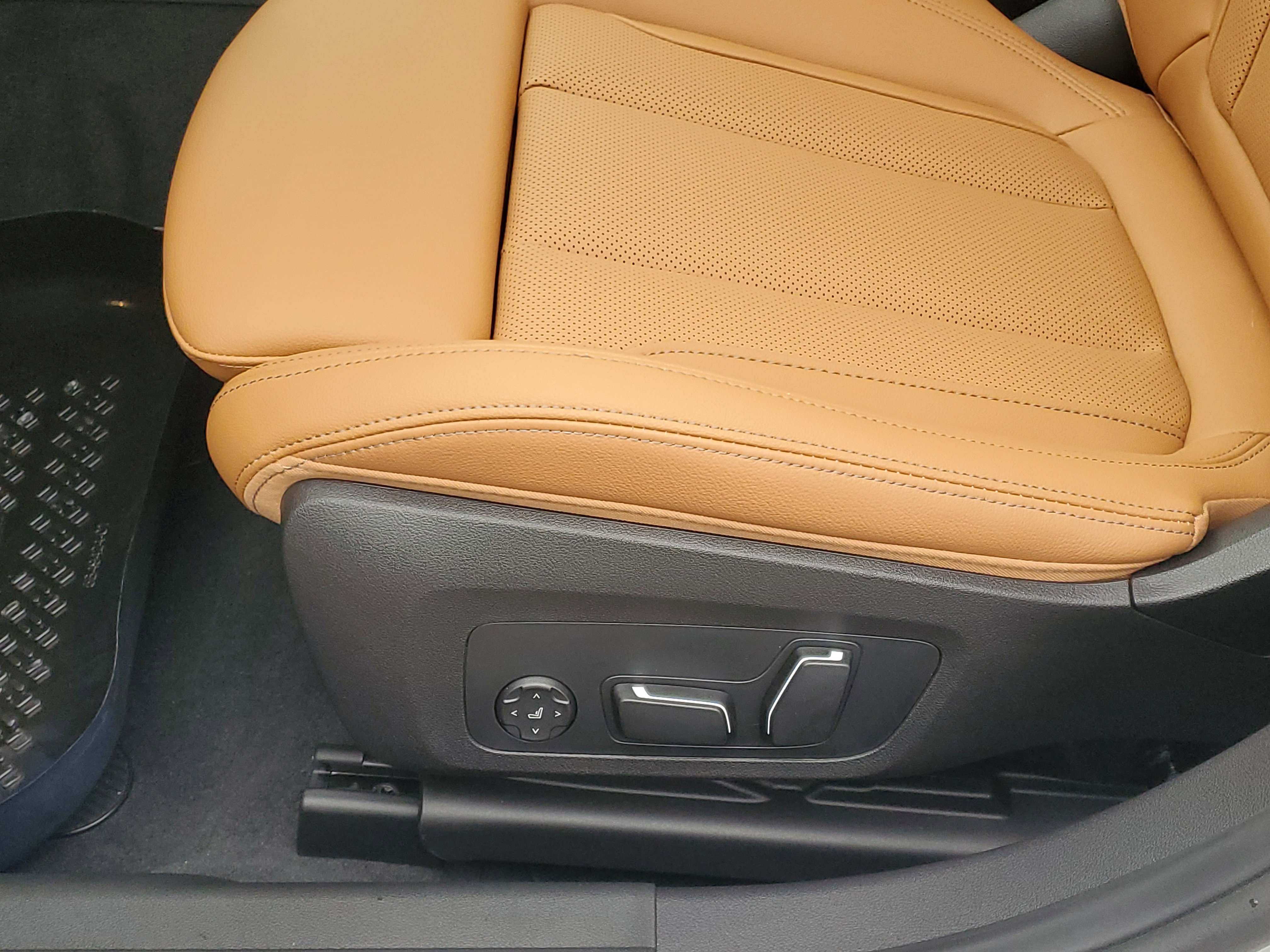 New 2026 BMW 330i xDrive Sedan w/ Convenience Package image 9