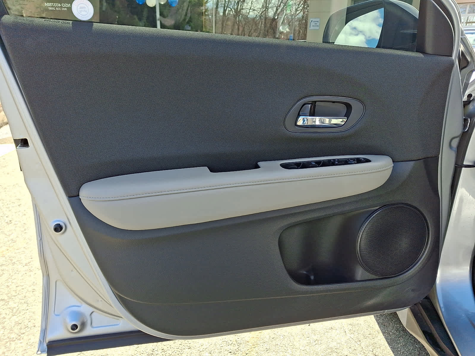 Used 2022 Honda HR-V LX image 16