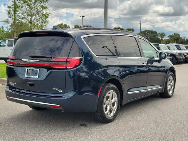 Used 2022 Chrysler Pacifica Limited w/ Uconnect Theater Family Group AWD/4WD image 6
