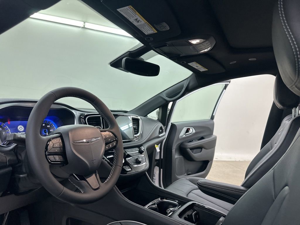 New 2026 Chrysler Pacifica Limited w/ S Appearance Package image 28