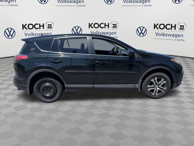 Used 2018 Toyota RAV4 LE w/ Carpet Mat Package AWD/4WD image 9