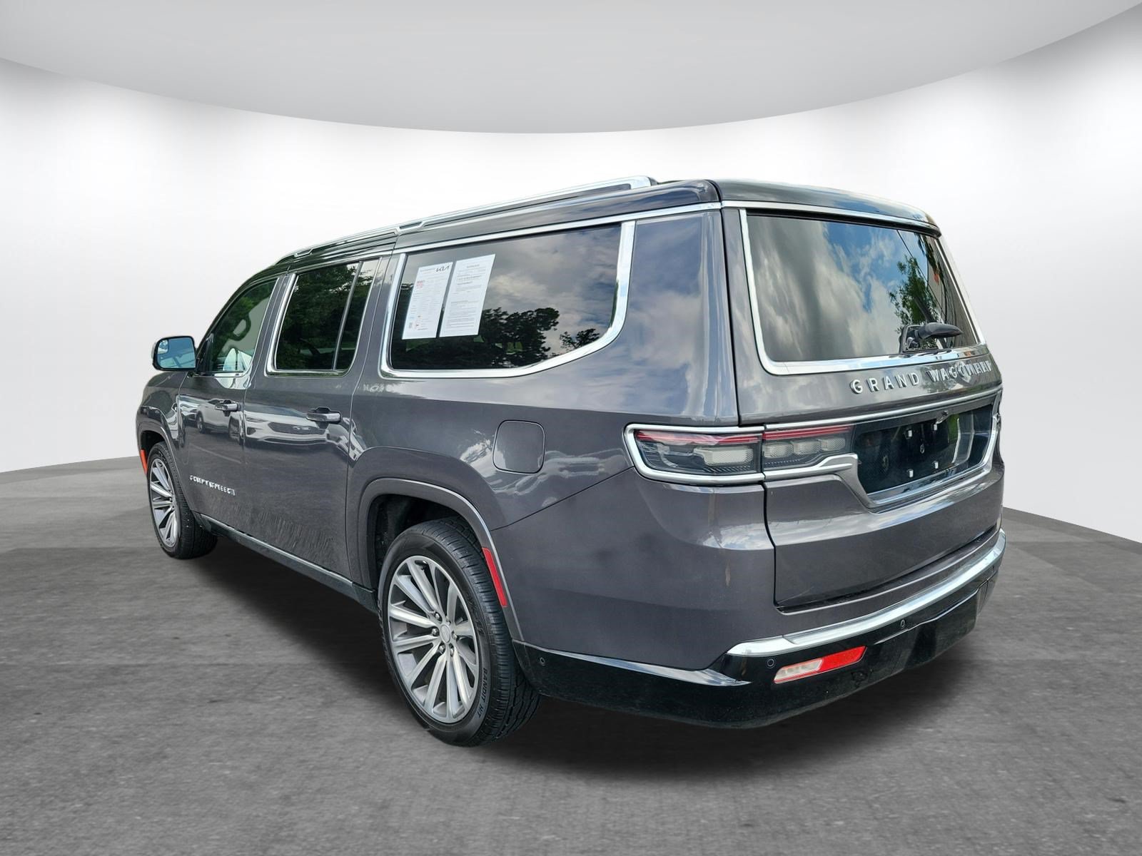 Used 2023 Jeep Grand Wagoneer L Series II AWD/4WD image 40