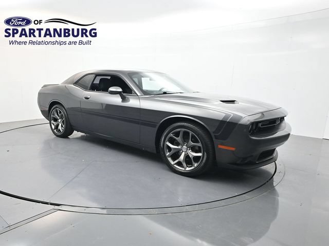 Used 2016 Dodge Challenger SXT w/ Driver Convenience Group RWD image 1