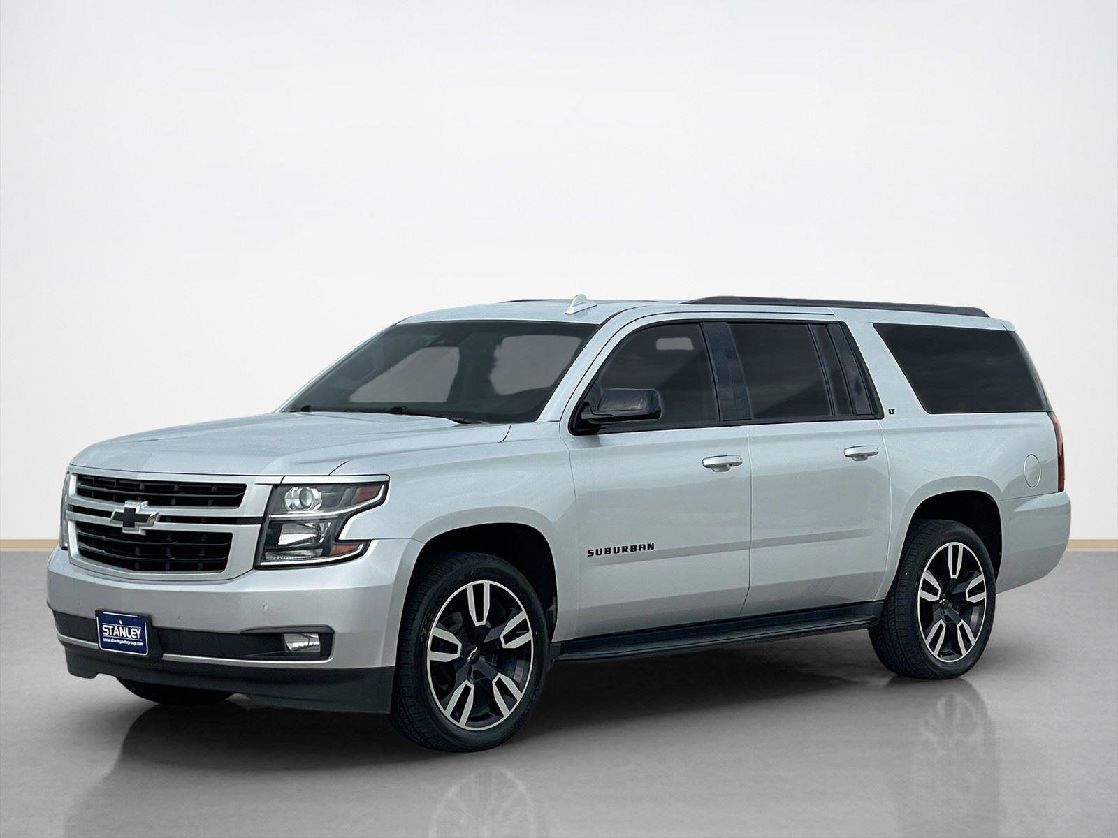 Used 2018 Chevrolet Suburban LT w/ Luxury Package RWD image 3