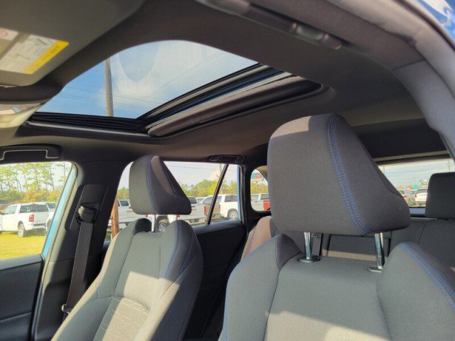 Used 2022 Toyota RAV4 SE image 26