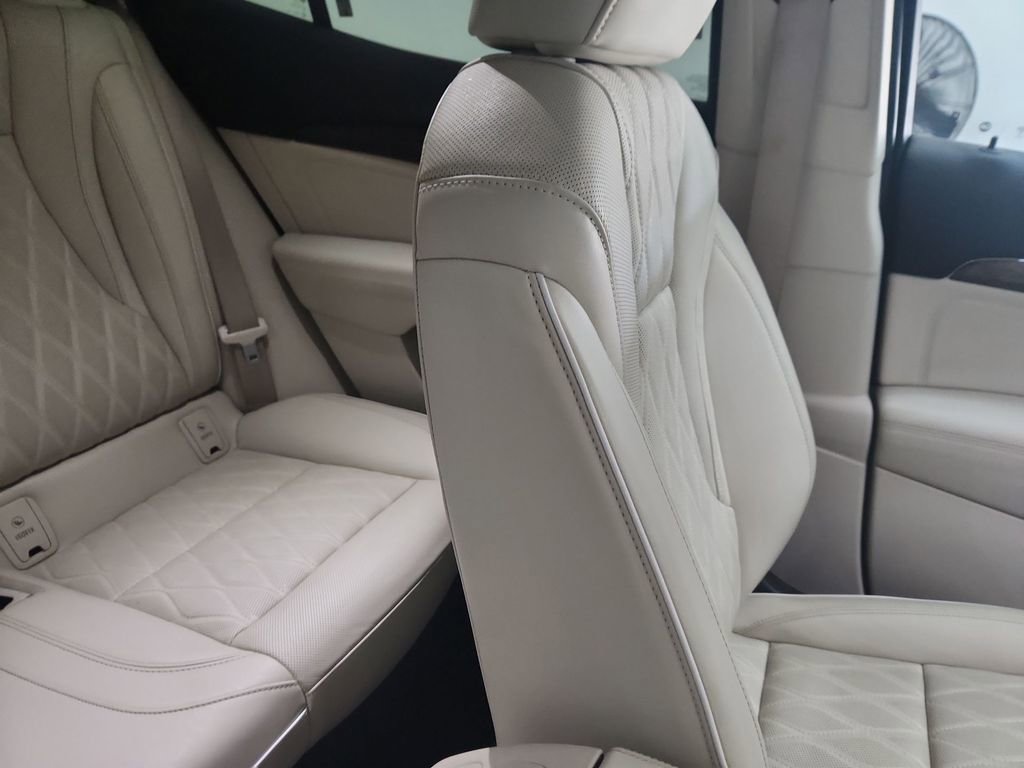 Used 2023 Buick Envision Avenir AWD/4WD image 13