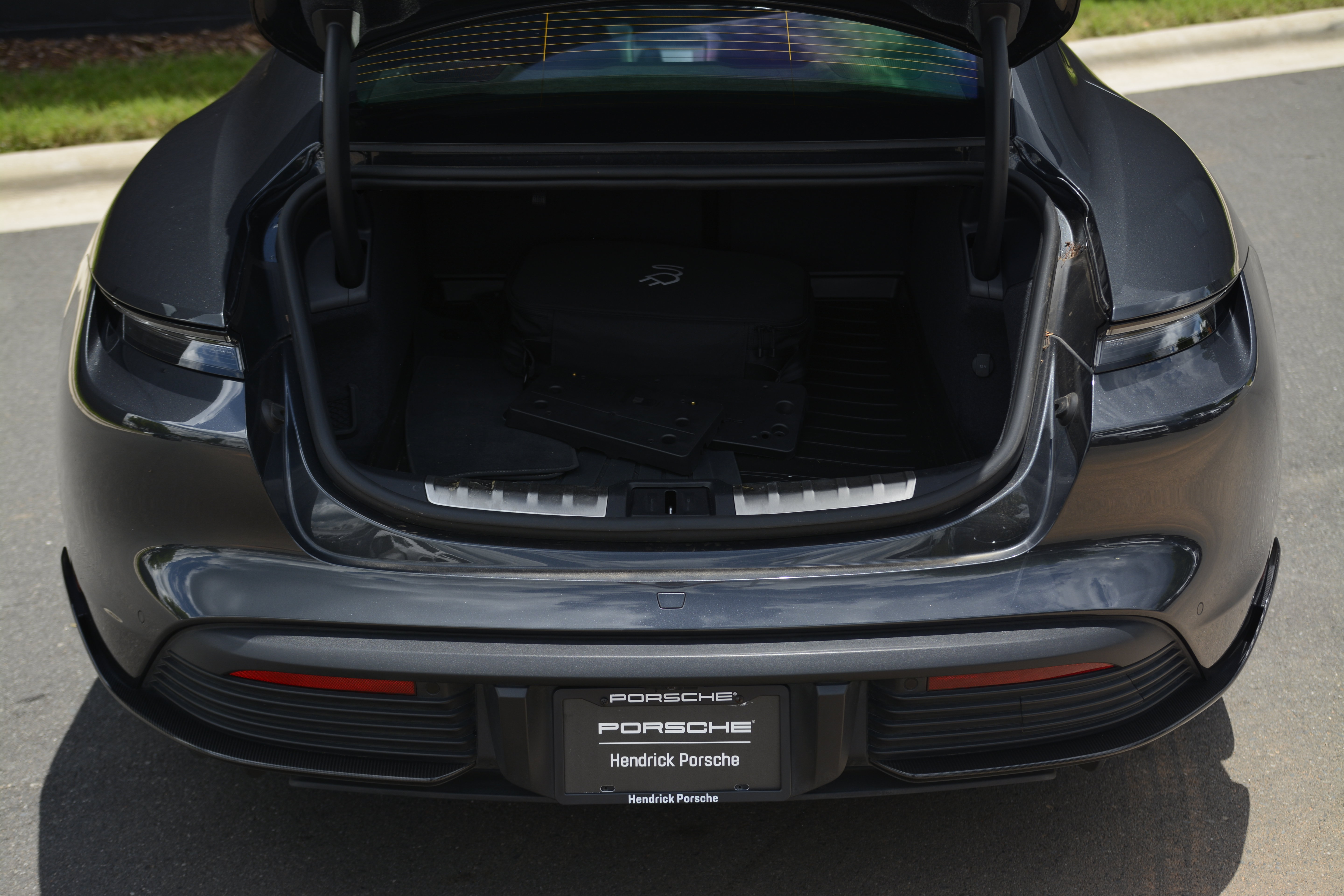 Certified 2020 Porsche Taycan Turbo S AWD/4WD image 36