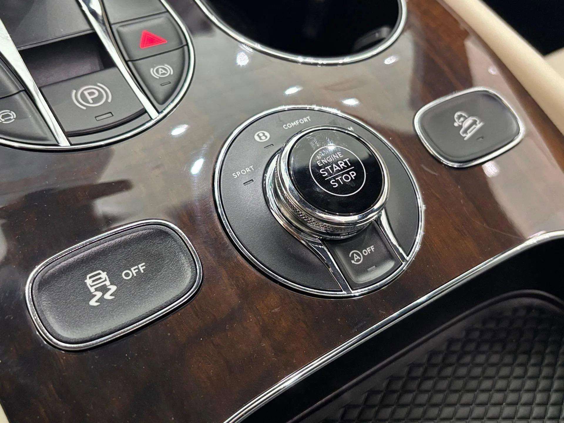 Used 2024 Bentley Bentayga Extended Wheelbase image 35