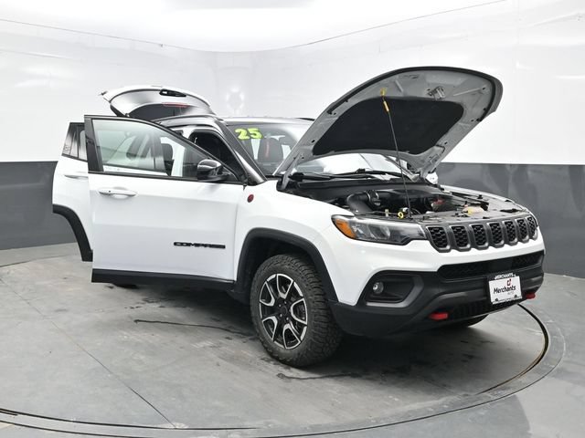 Used 2025 Jeep Compass Trailhawk AWD/4WD image 35