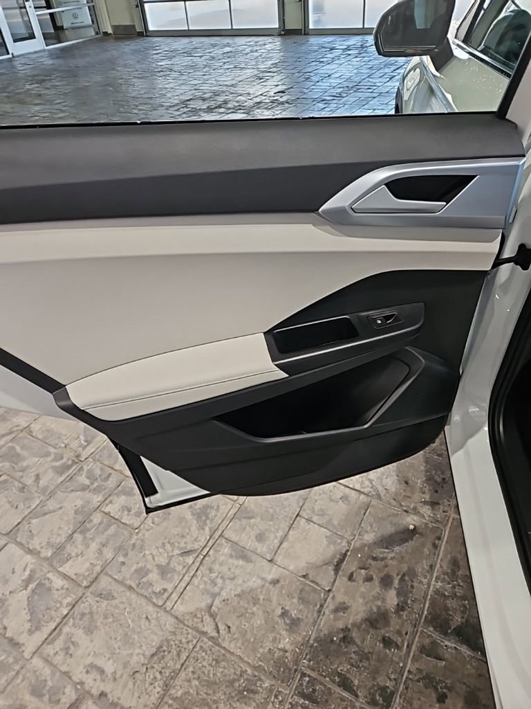 New 2026 Volkswagen Taos SE image 20