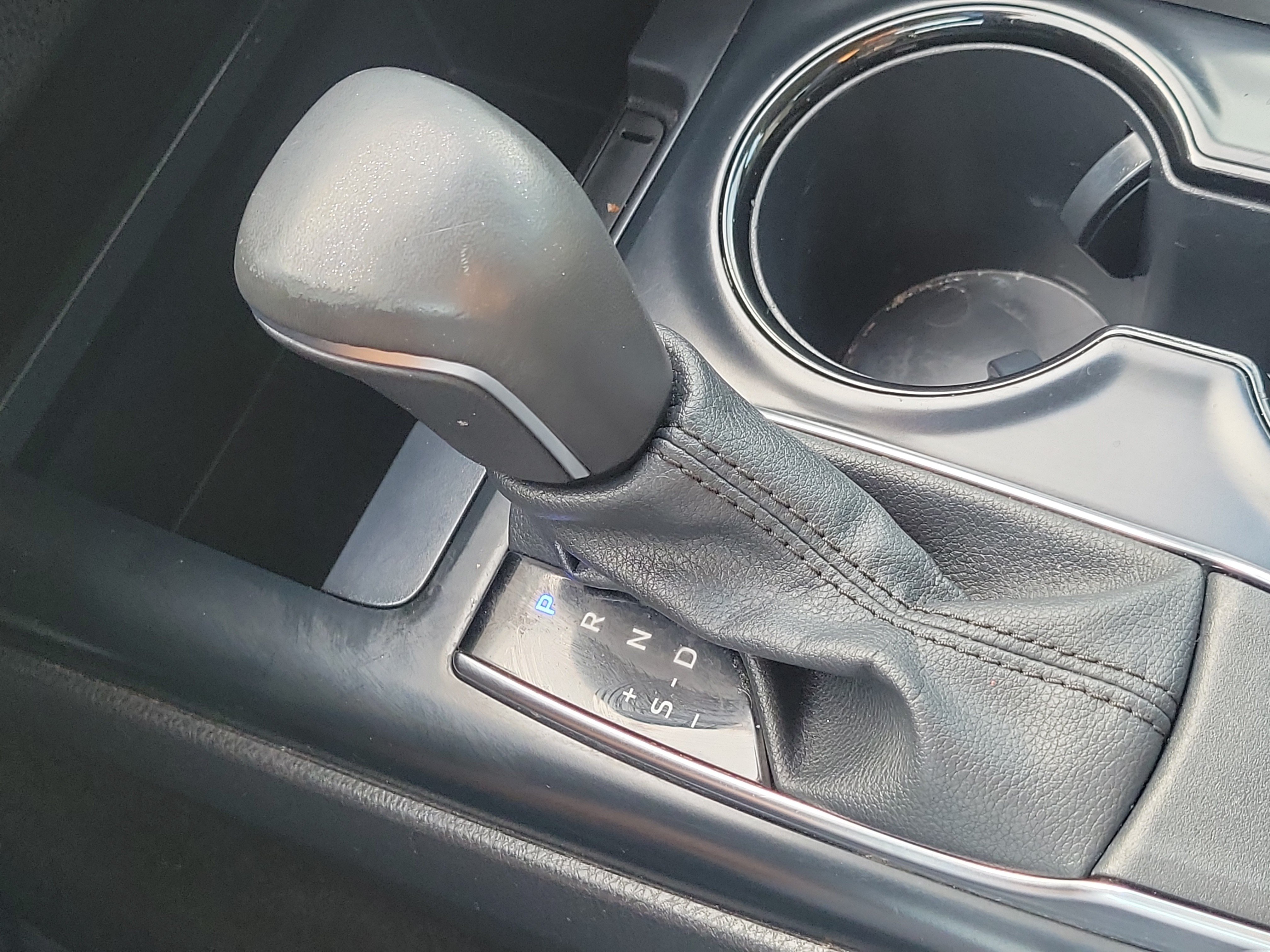 Used 2020 Toyota Camry SE FWD image 23