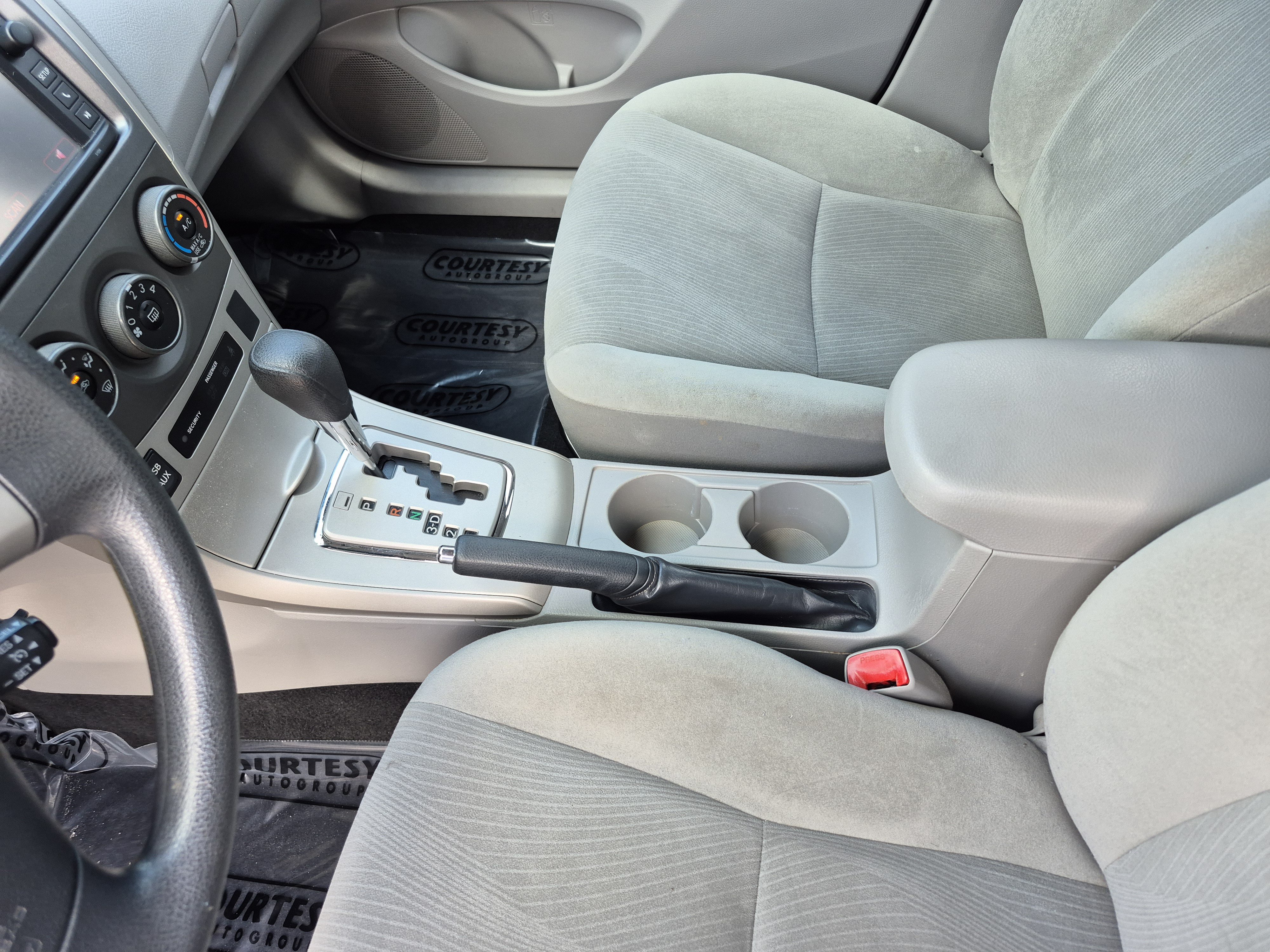 Used 2013 Toyota Corolla LE FWD image 23