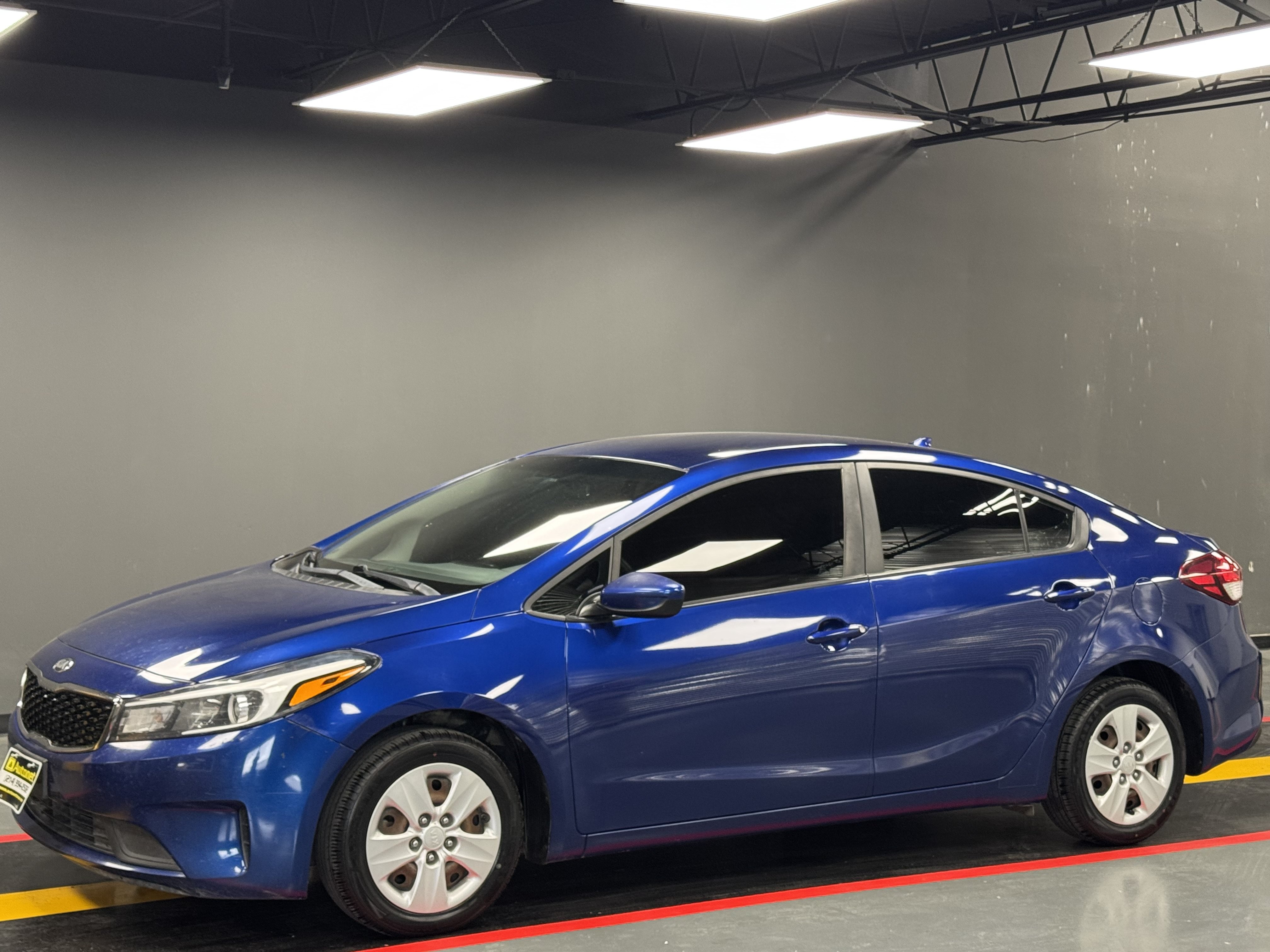 Used 2017 Kia Forte LX FWD image 1