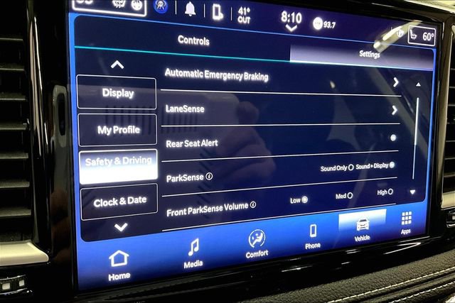 Used 2024 Chrysler Pacifica Touring-L image 35